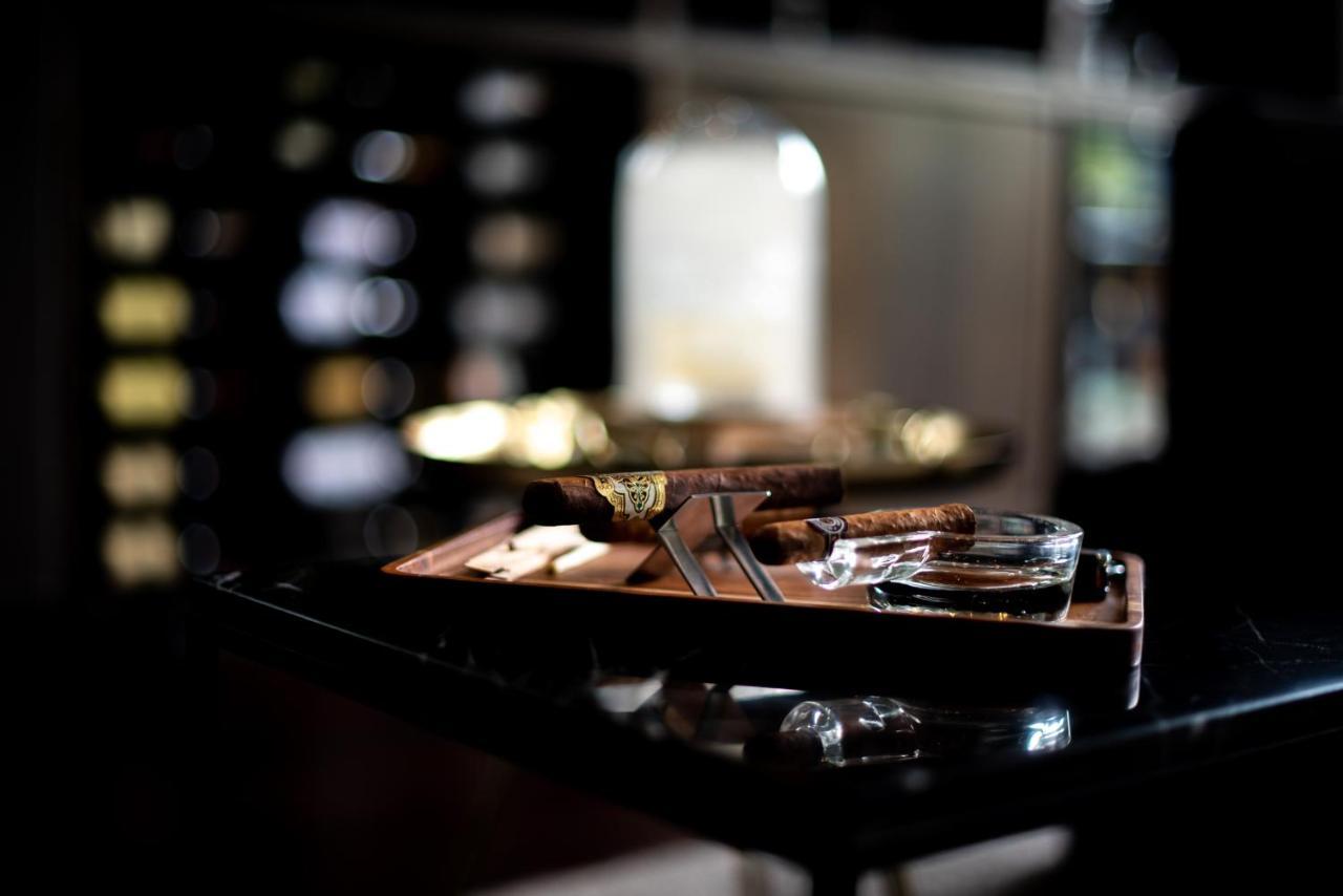Seven Villa Hotel & Spa Йоханесбург Екстериор снимка A cigar ashtray