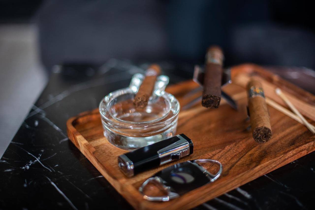 Seven Villa Hotel & Spa Йоханесбург Екстериор снимка A cigar ashtray