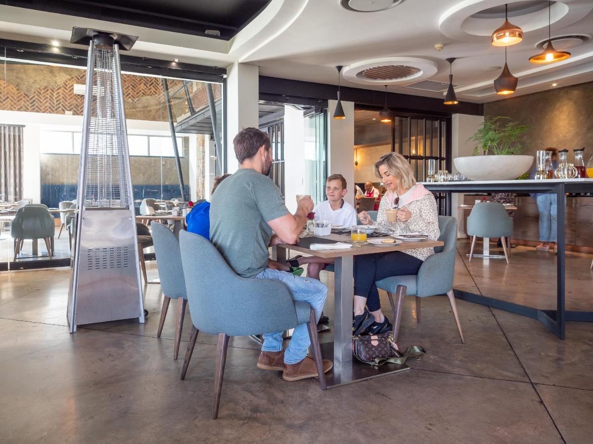 Seven Villa Hotel & Spa Йоханесбург Екстериор снимка The restaurant at the Cape Town International Convention Centre