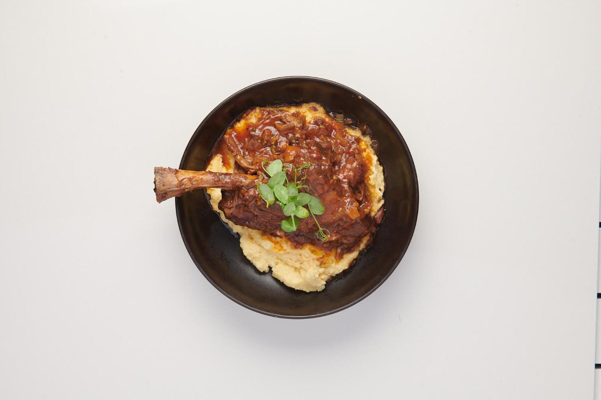 Seven Villa Hotel & Spa Йоханесбург Екстериор снимка A plate of braised duck with mashed potatoes