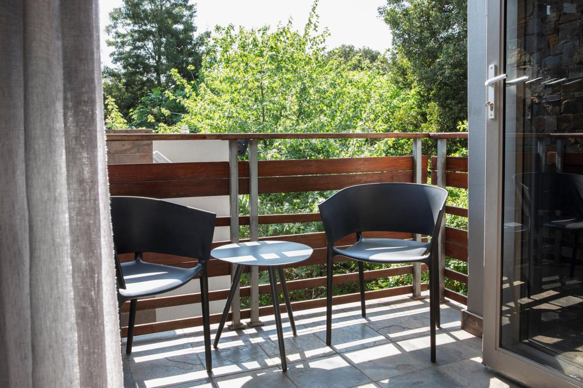 Seven Villa Hotel & Spa Йоханесбург Екстериор снимка A balcony
