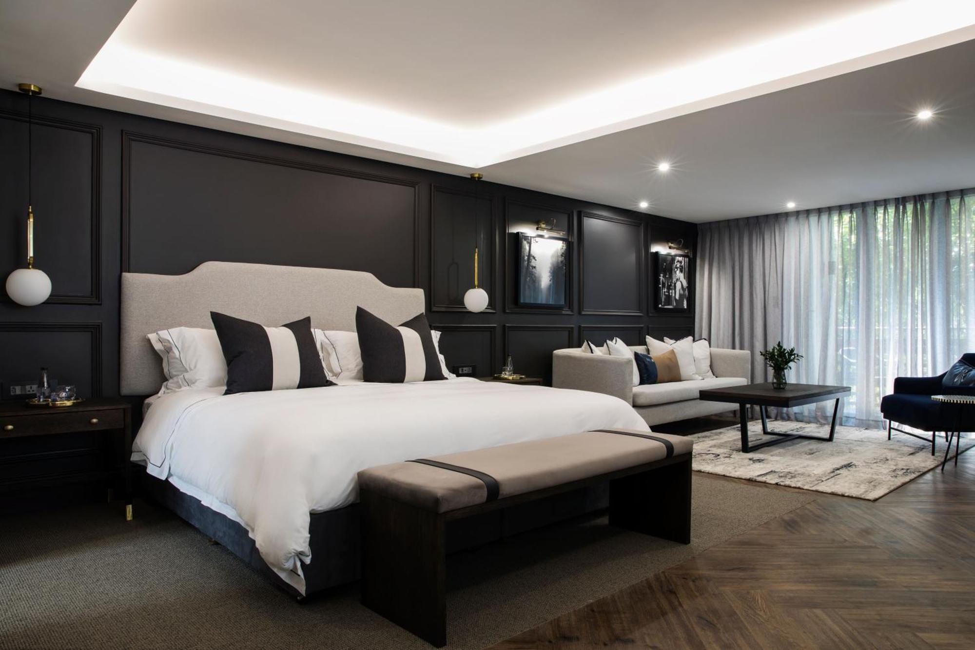 Seven Villa Hotel & Spa Йоханесбург Екстериор снимка A bedroom at The Hari